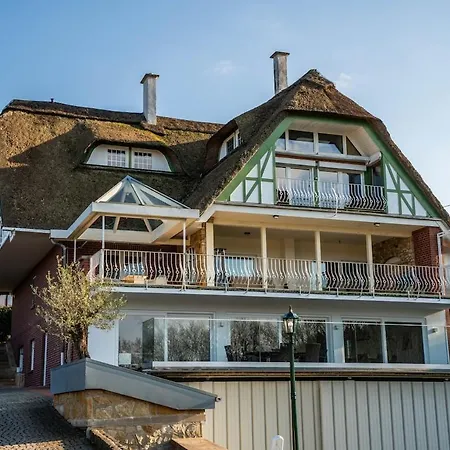 Reet Am Rhein - Chateau 보파르트