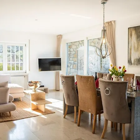 Reet Am Rhein - Chateau * 보파르트